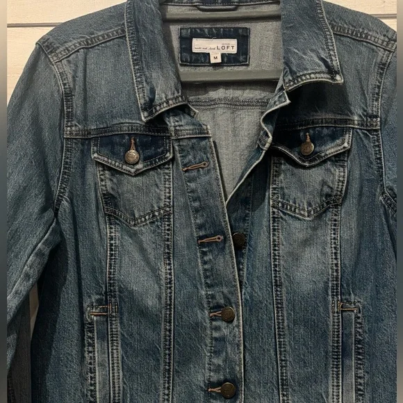LOFT Classic Denim Jean Jacket in size medium. Great condition! - Picture 6 of 12